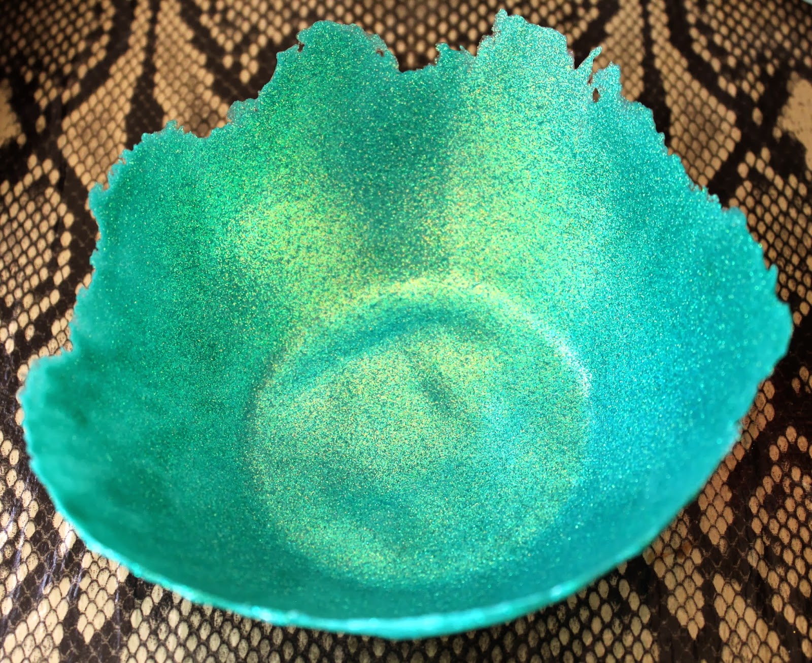 Put This Glitter Bowl On The Top Of Your MustDo List! Page 2 of 2