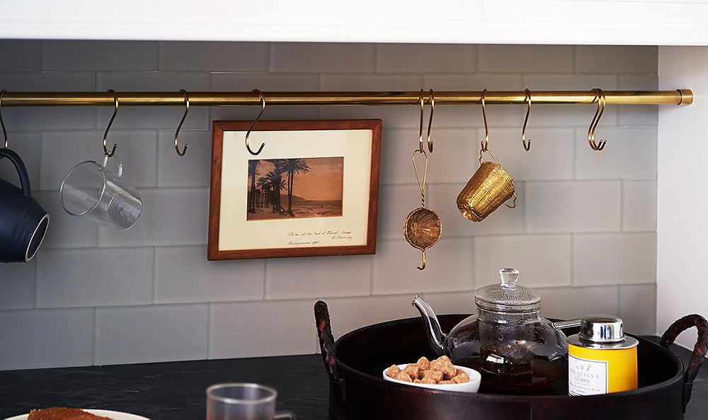 weekend_decorator_brass_rod_01