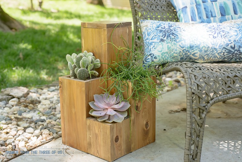 DIY-Patio-Table-With-Planters-4