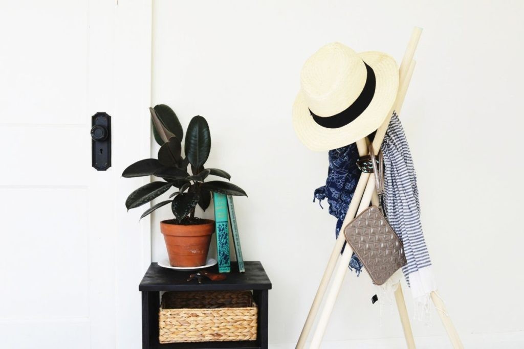 Wood-coat-rack-project-1024x683