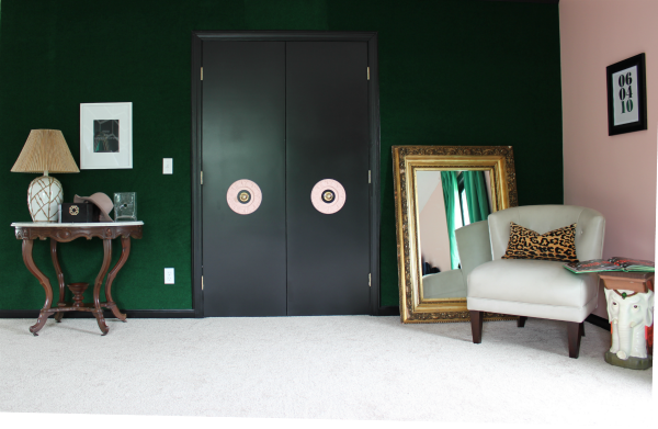 diy-green-carpet-covered-wall-6